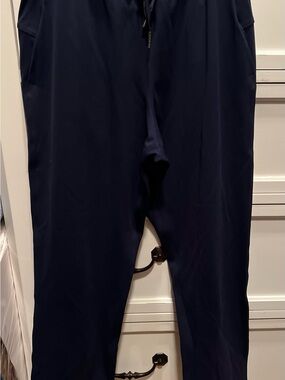 Women’s Lululemon on the fly Pants - Lightweight Comfort